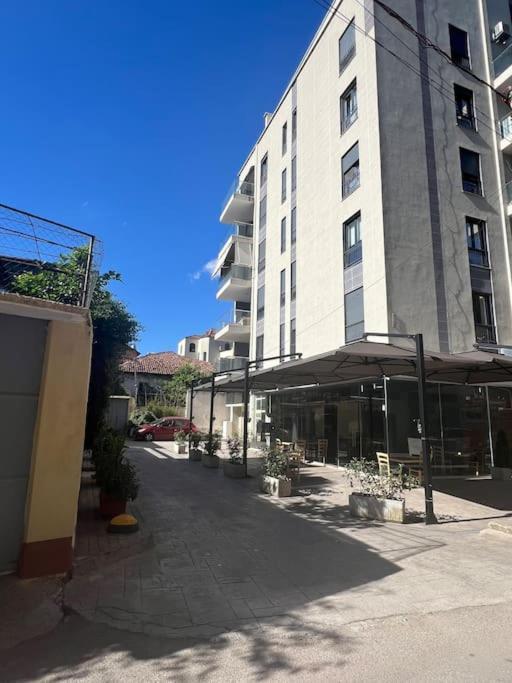 Remarkable Apartment Тирана Екстер'єр фото